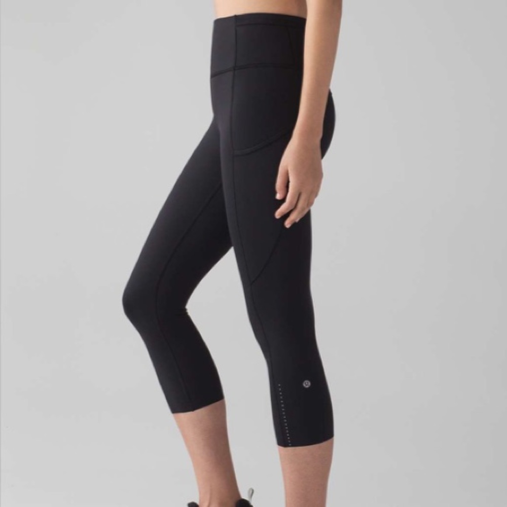 Lululemon Fast & Free Crop II *Nulux 19"
Black (First Release) size 10